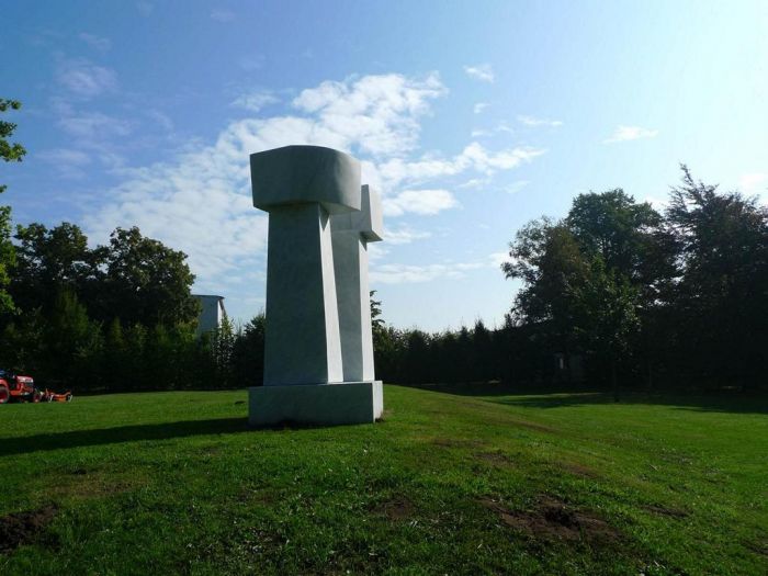 Gate of Silence, Marble 2009, H 3,6 m, Nordart Germany